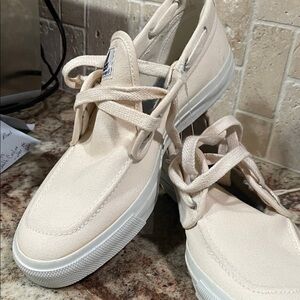 NWT Sperry boat shoes 9.5
